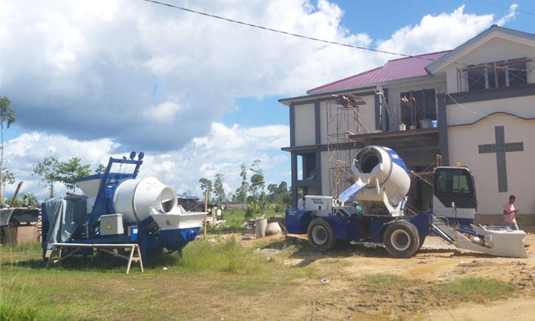 40m3 diesel concrete mixer pump working in Papua