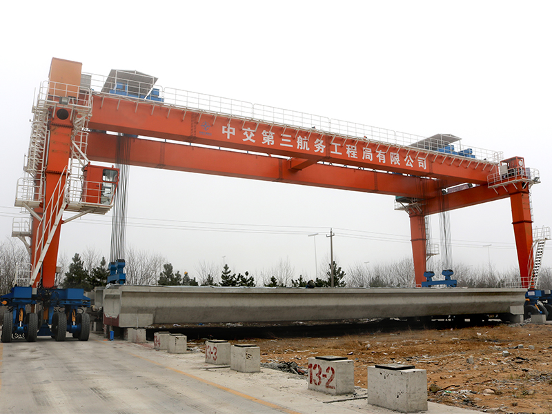 Straddle Carrier Crane